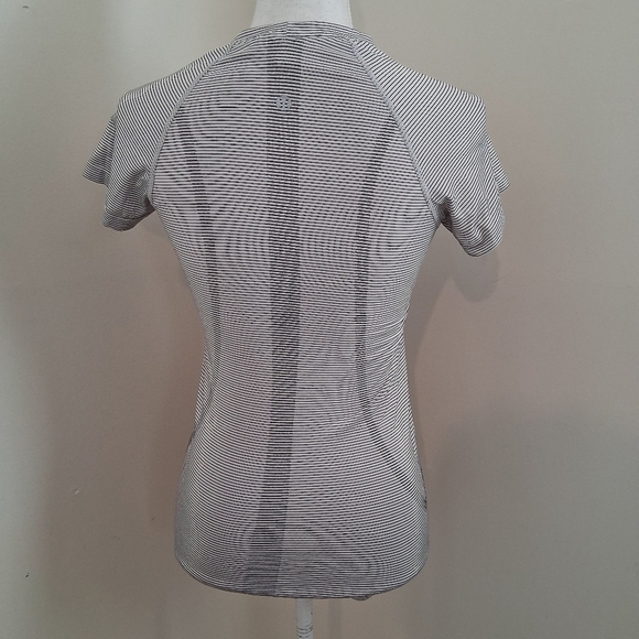 Lululemon Swiftly Tech Short Sleeve 2.0 Tempo Stripe White / Black Size 4 - Picture 5 of 8